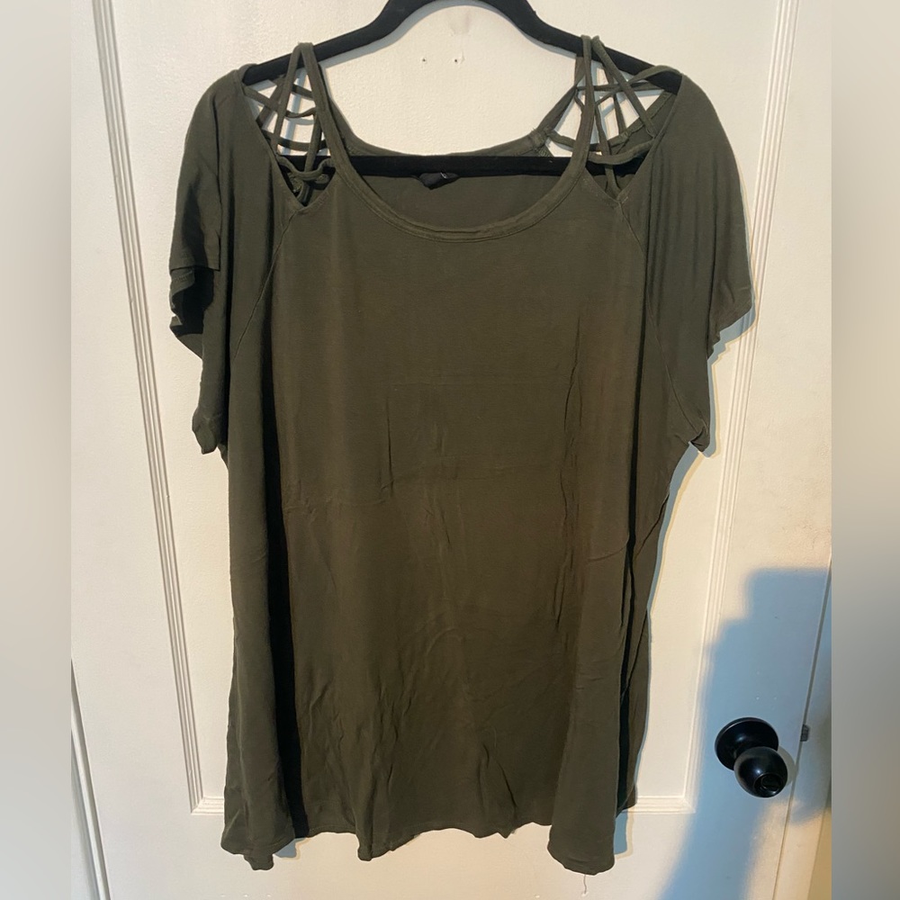 Green tee shirt with should cutouts